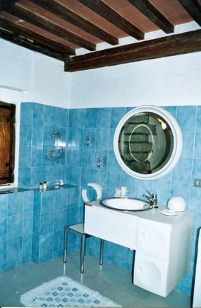 The old farmhouse, Bathroom