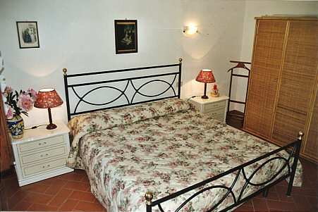 Double Bedroom with single bed